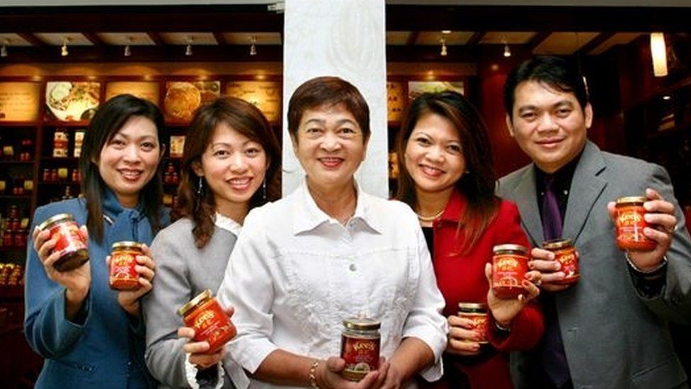 From L to R: Kathleen Chng (sister), Claire Chng (sister), Tan Hwee Hwang (mother), Jocelyn Chng, Wilfred (brother)