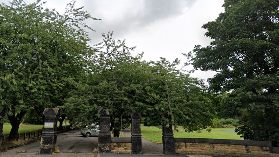 Girl, 4, seriously hurt in Armley Park e-scooter crash - BBC News