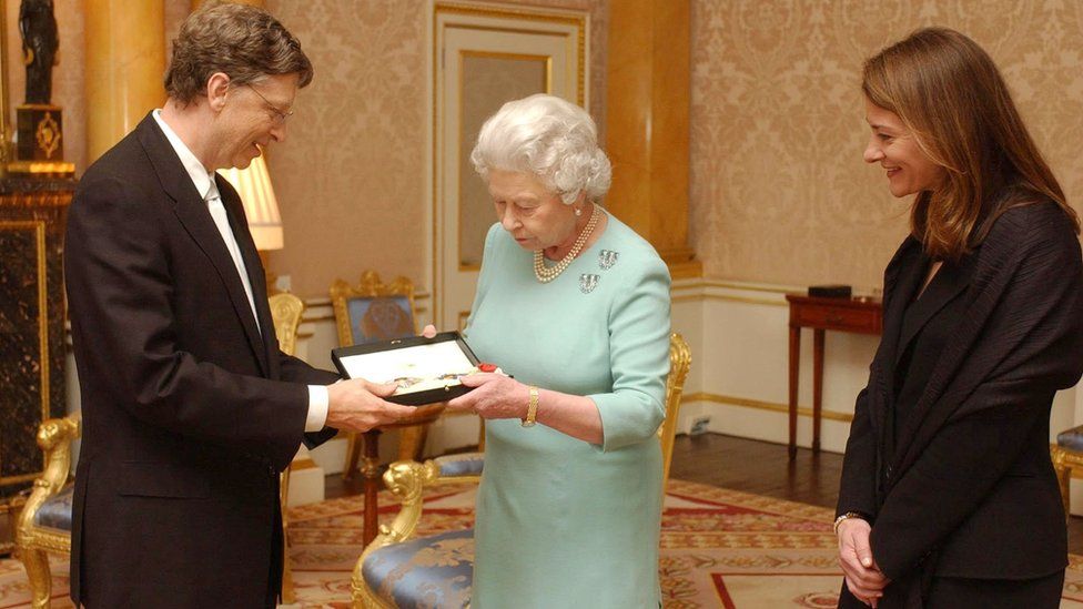 The Queen presents Microsoft tycoon Bill Gates with his honorary knighthood at Buckingham Palace on 2 March 2005