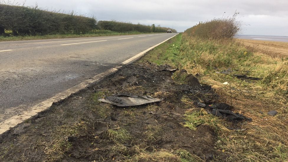 Two killed and four injured in North Lincolnshire crash BBC News