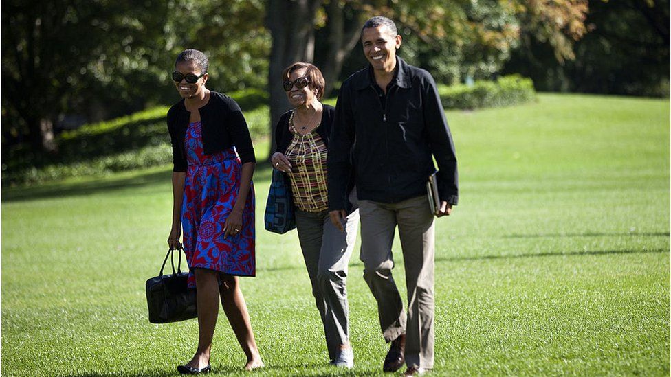 Marian Robinson walking along with Michelle and Barack Obama