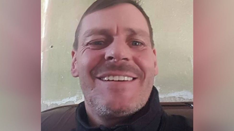 Man jailed for 'vindictive' murder with steak knife in Lanark BBC News