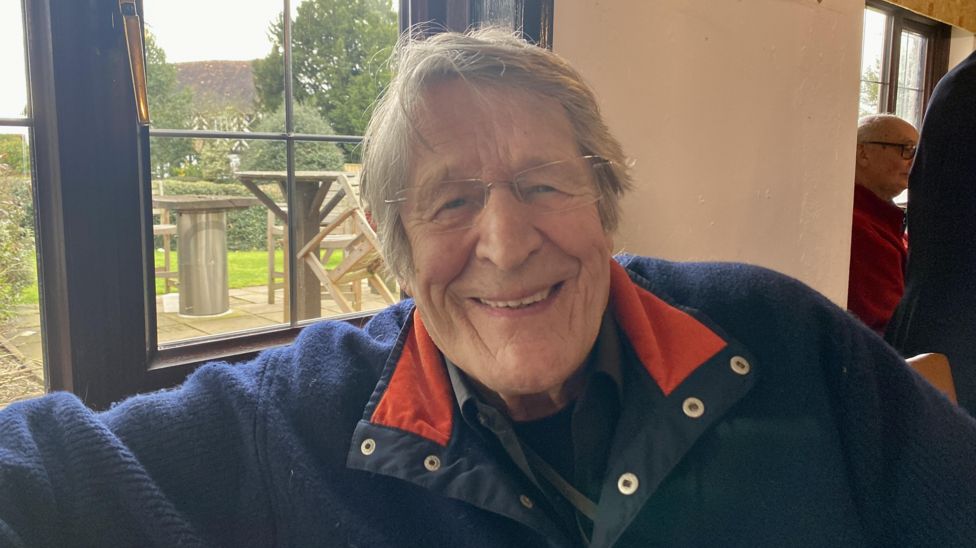 Couple celebrate 55 years running Alvechurch pub BBC News