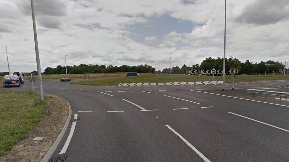 Drivers warned of A1 delays due to overturned lorry BBC News