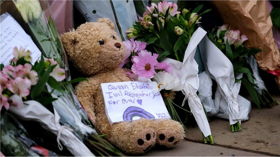Bear left by a child outside Buckingham Palace
