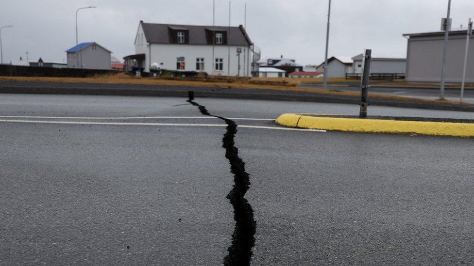 Danos na estrada em Grindavik