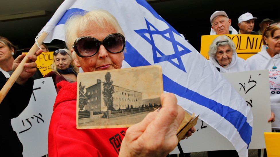 Holocaust survivor Malkah Gorka holds a picture from her school days in Poland during a protest in front of Polish embassy in Tel Aviv on February 8, 2018