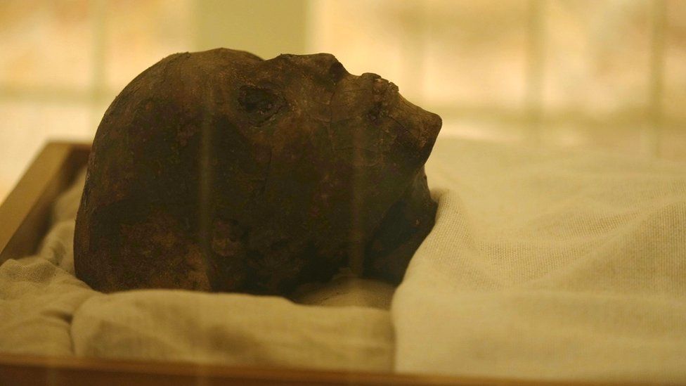 Мумия Тутанхамона выставлена ​​в Долине царей в Луксоре, Египет (4 ноября 2022 г.)