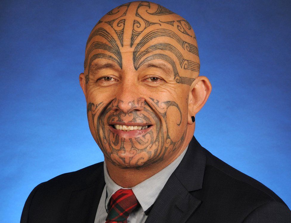 Maori face tattoo: It is OK for a white woman to have one? - BBC News