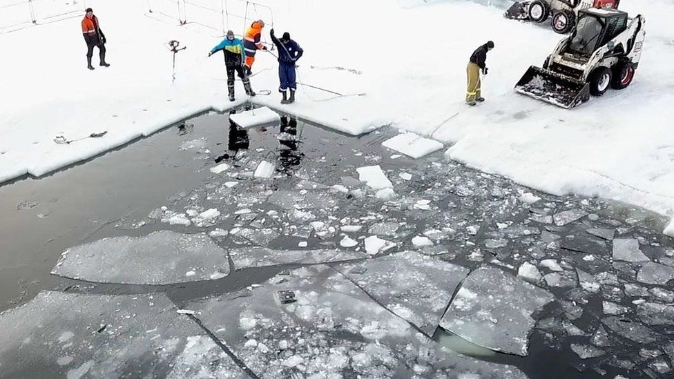 An ice pool being built in Russia