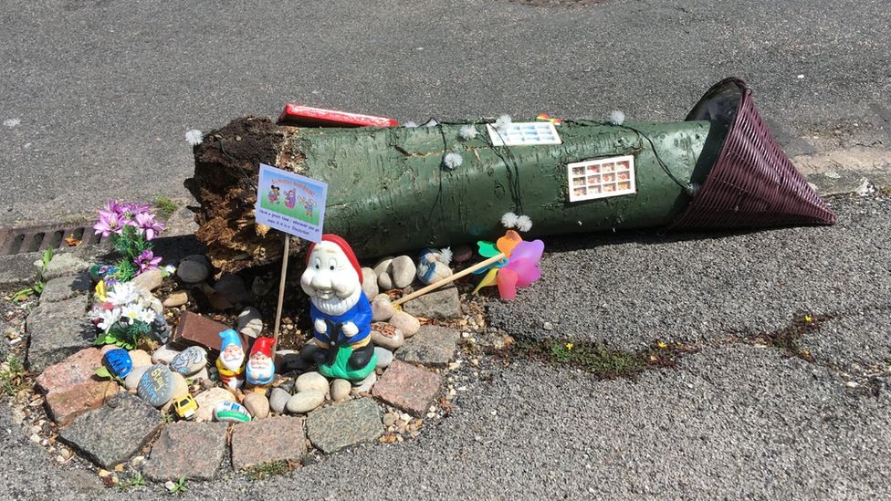 Knocked-down gnome home