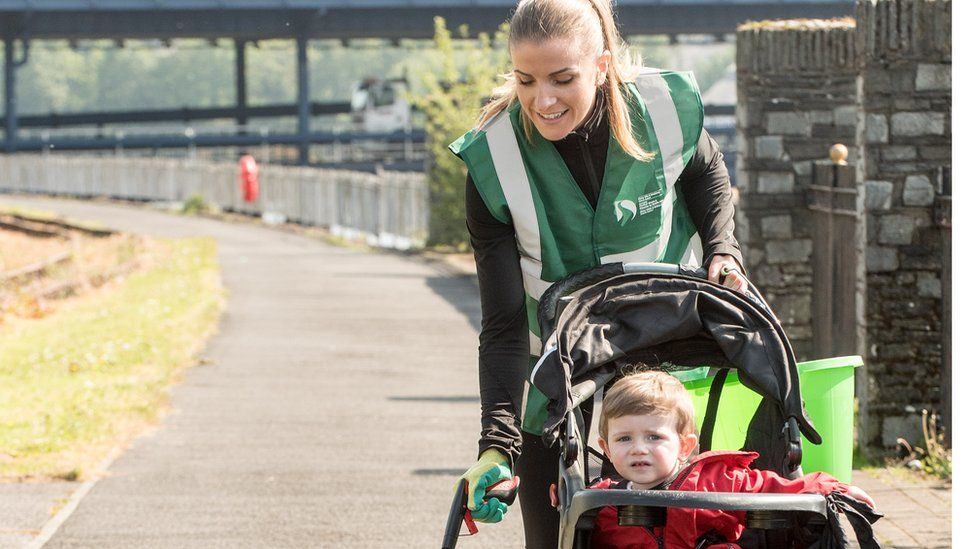 Seánna Gillespie plogging with her son Shéa