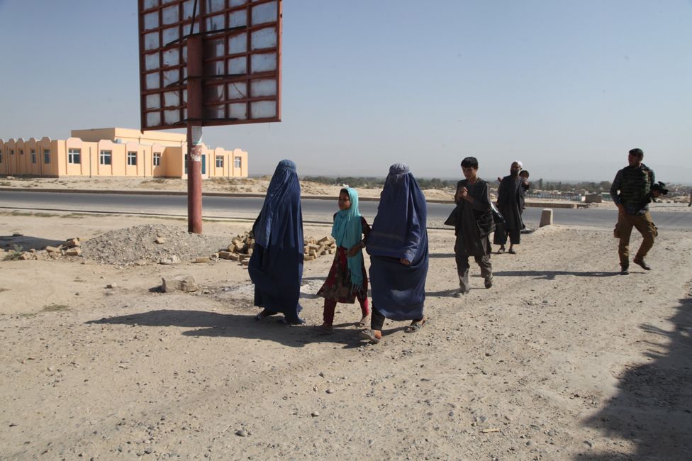 People of Kunduz returning home after the Taliban takeover in 2015