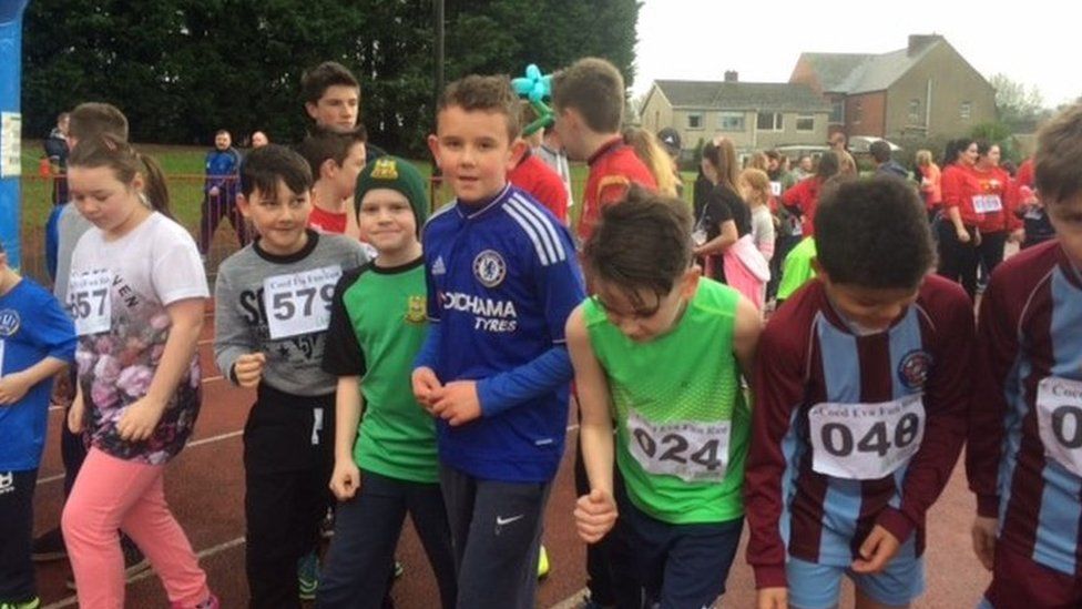 Jamie Baulch joins Coed Eva school fire charity run - BBC News