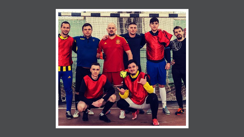 Gruppenfoto der Fußballmannschaft von Boris Shelahurov
