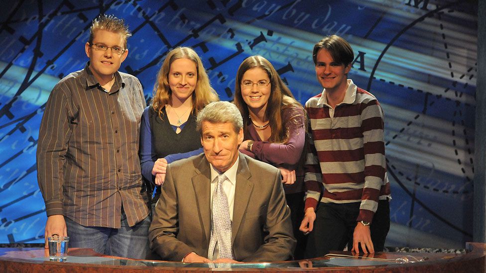 2009 final: The winning team - Corpus Christi, Oxford (l-r) Sam Kay, Lauren Schwartzman, Gail Trimble (capt) , James Marsden with Jeremy Paxman
