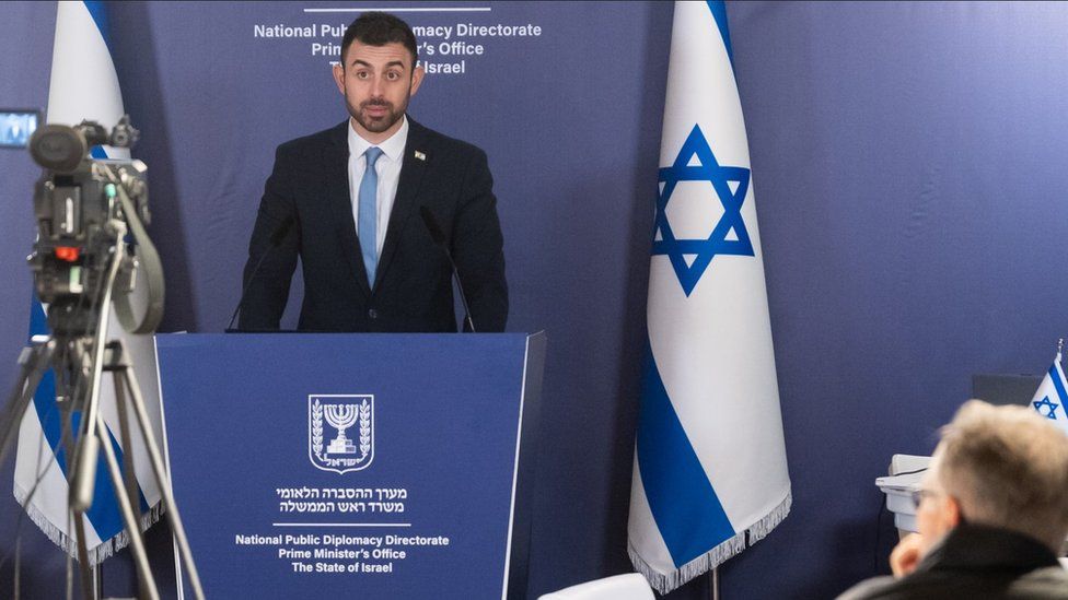 Israeli government spokesman Eylon Levy speaks to journalists in Tel Aviv, Israel (28 November 2023)