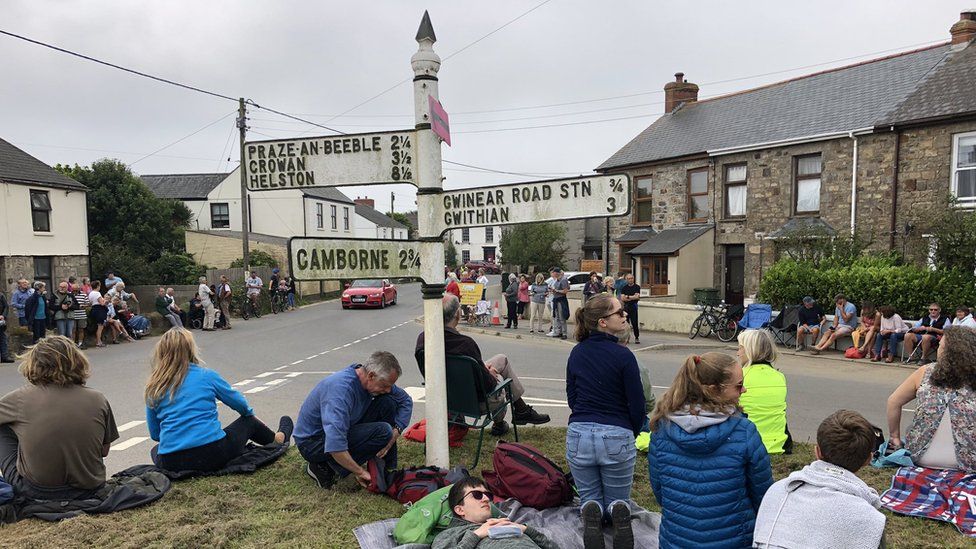 Crowds gather roadside for Tour of Britain