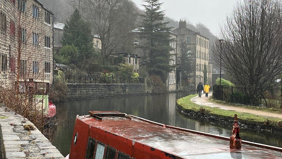 The canal through Hebden Bridge