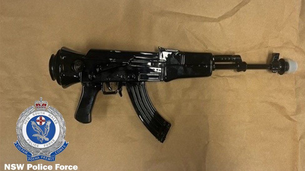 Police image showing seized imitation firearm