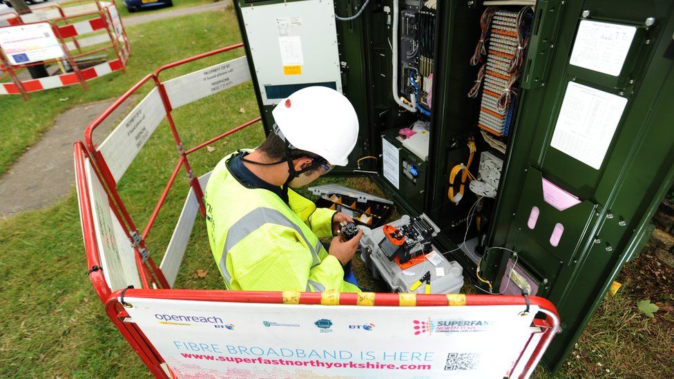 Broadband cabinet