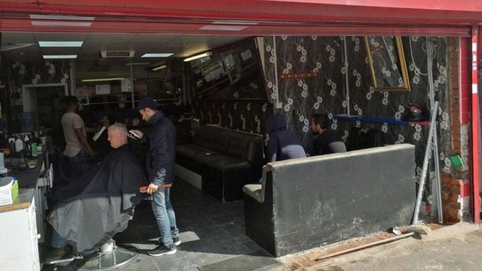 Hairdressers giving cuts despite no shop front BBC News