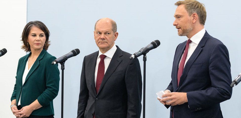 L-R: Annalena Baerbock (Greens); Olaf Scholz (SPD); Christian Lindner (FDP)