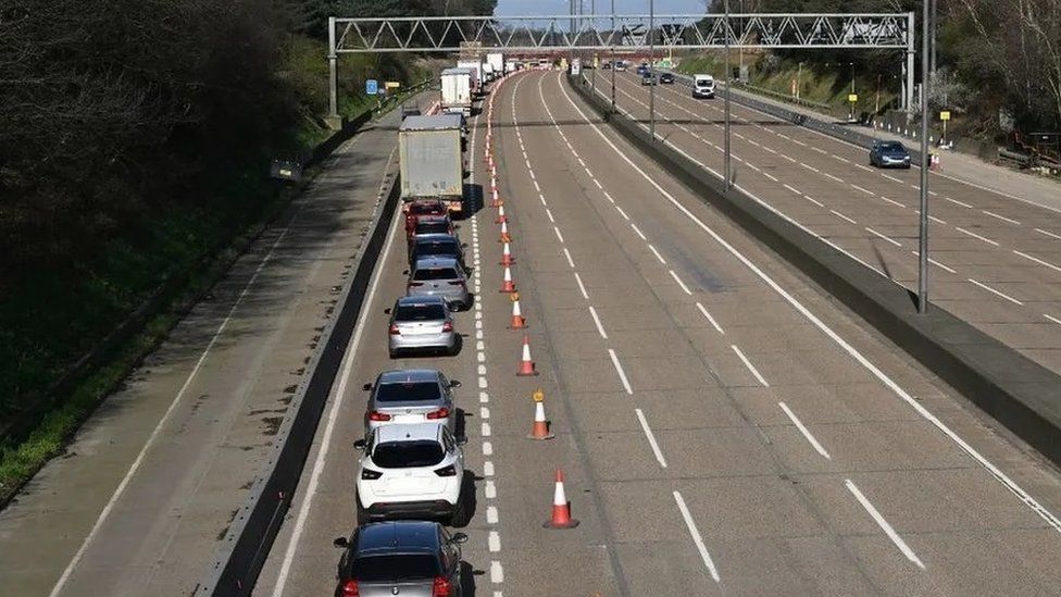 Queue of traffic on the approach to the M25 closure