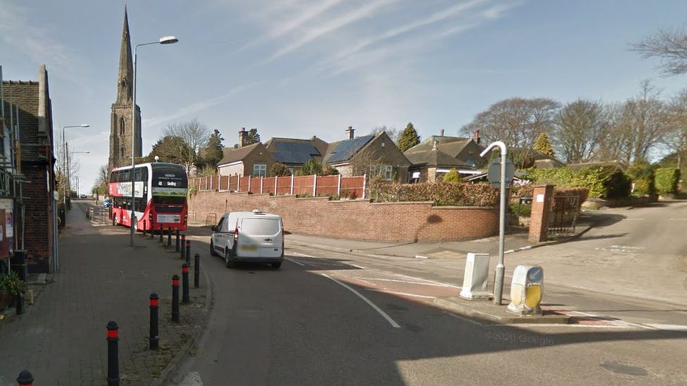 Gedling Probe after girl, 11, approached by stranger in van BBC News