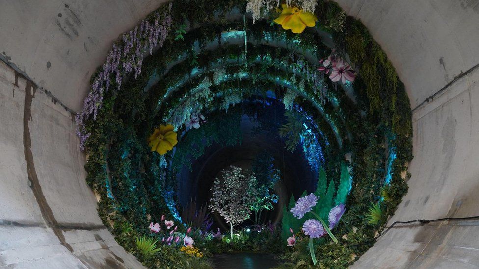 the garden made using sustainable materials or artificial plants in super sewer