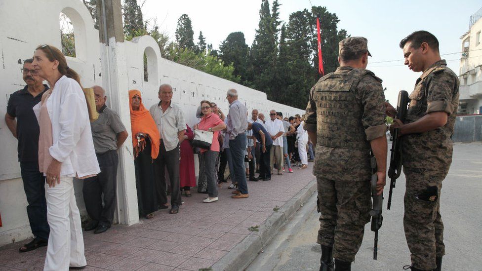 Tunisian voters queue to cast their ballots at a polling station