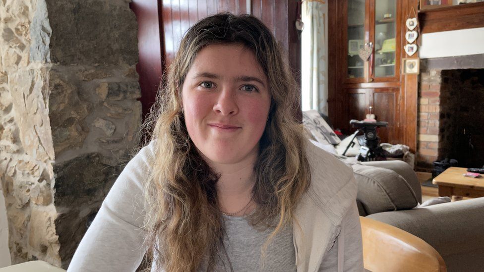 Emma, 17, from Uwchmynydd, Aberdaron, Gwynedd