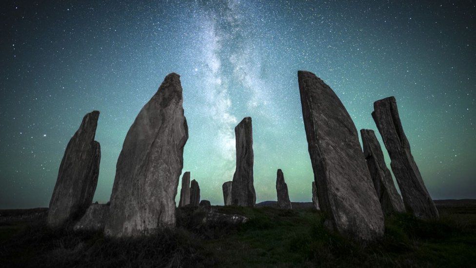 Somerset photographer wins award with 'holy grail' shot - BBC News