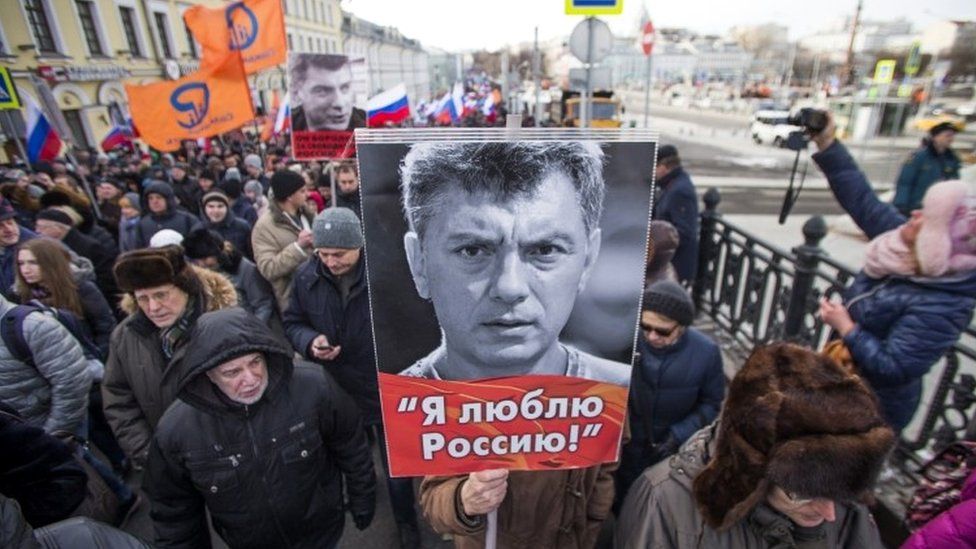 Marchers remember Boris Nemtsov in Moscow