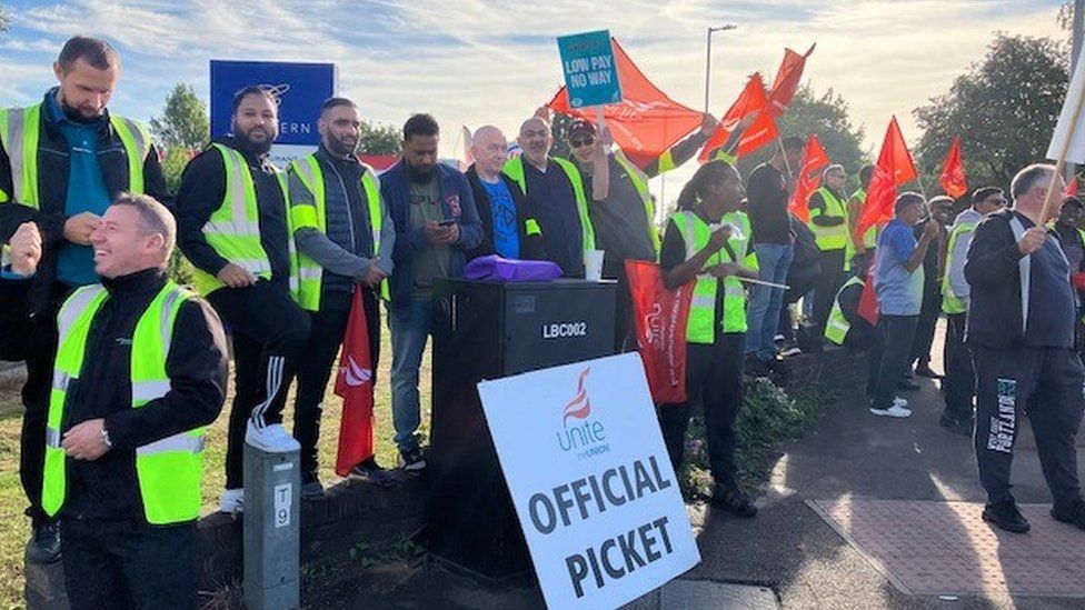 Picket line in Luton