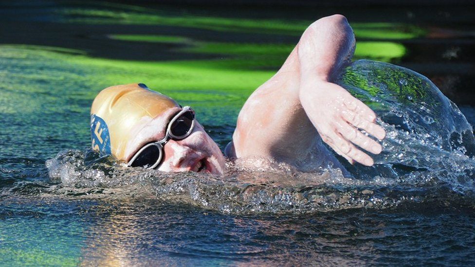 Sarah Thomas swimming