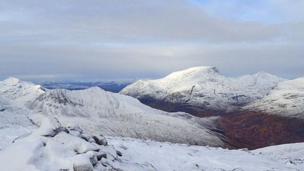 New search in bad weather on Ben Nevis for missing walker - BBC News