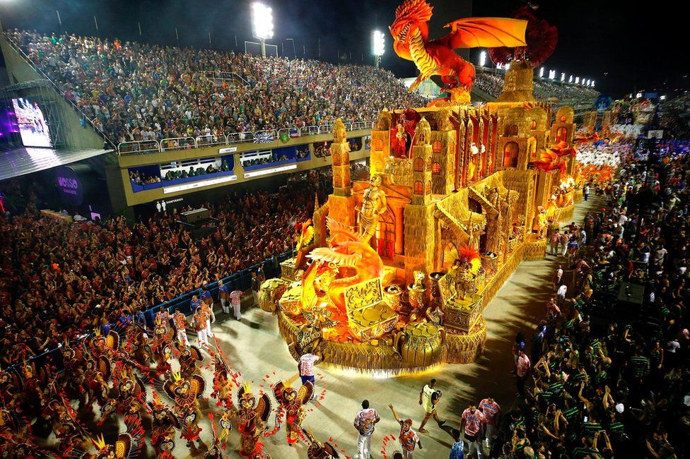 Samba and sequins: Rio carnival in pictures - BBC News