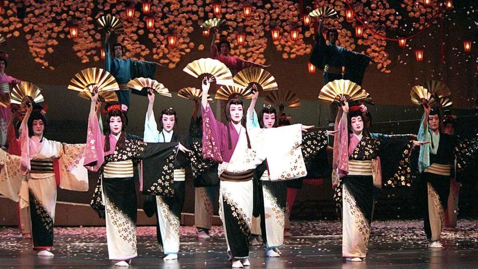 Japan's Takarazuka Revue dancers perform a traditional dance at the Shanghai Grand Theatre 7 November 1999.