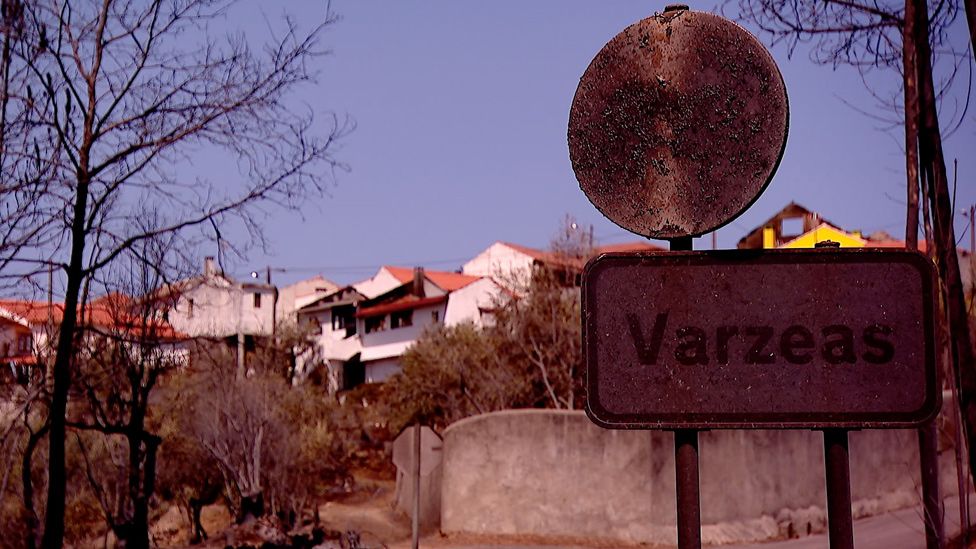 Varzeas - fire-blackened road sign