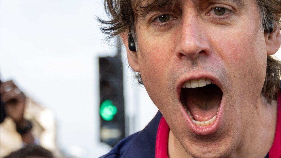 Stephen Mangan