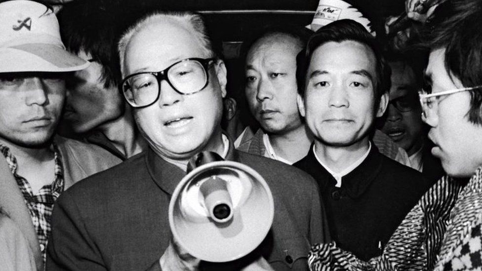 Zhao Ziyang With Students In Beijing, Chine On May 19, 1989