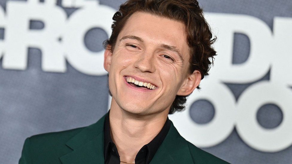 Tom Holland: Spider-Man star to take a year-long break from acting - BBC  News