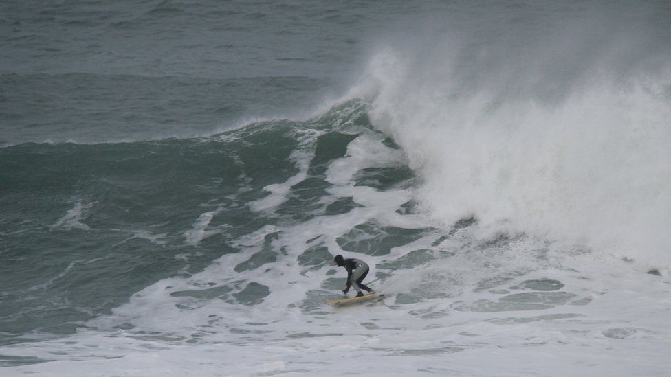 Kamron Matthews surfing the Cribbar