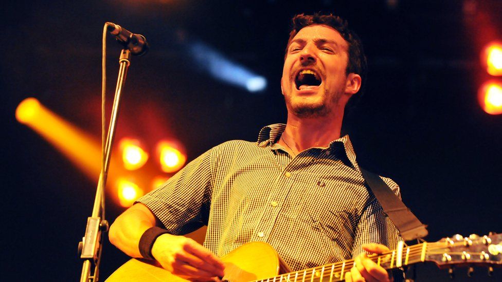 Frank Turner to play Reading & Leeds for 10th year running - BBC News