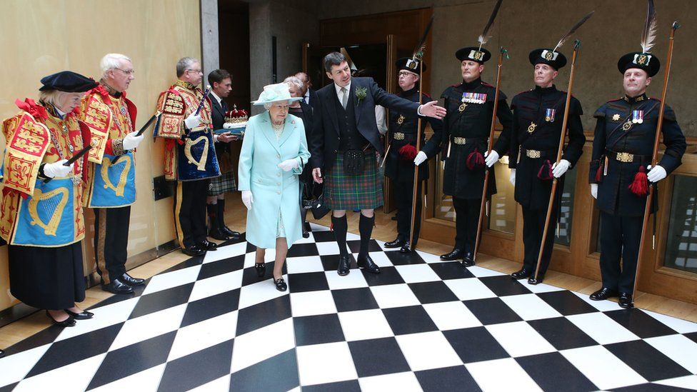 In Pictures: The Queen At Holyrood - Bbc News