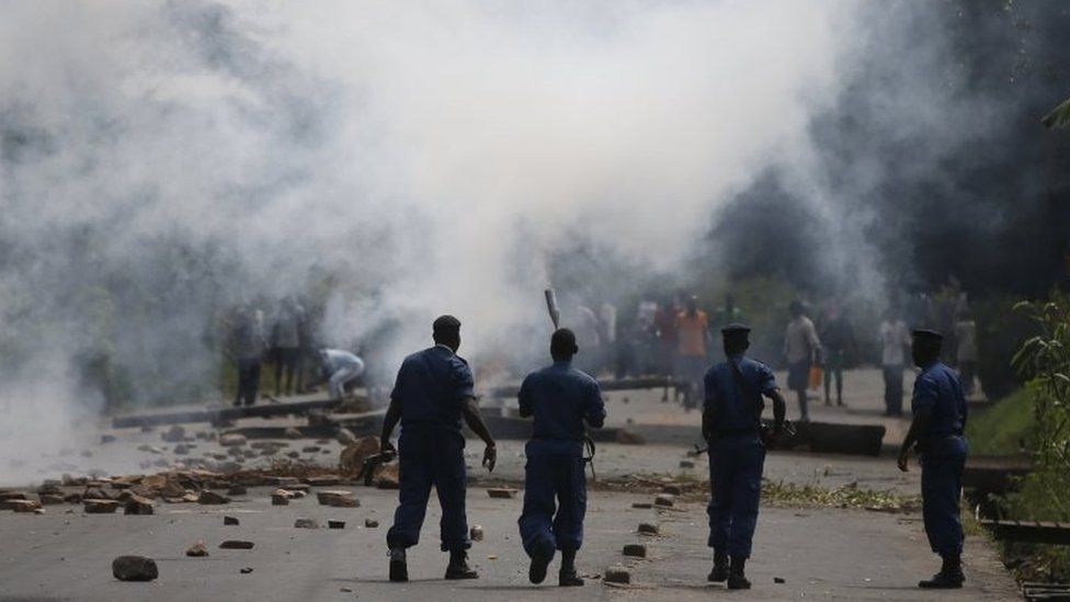 Protesters and police clash in Burundi's capital Bujumbura. Photo: May 2015