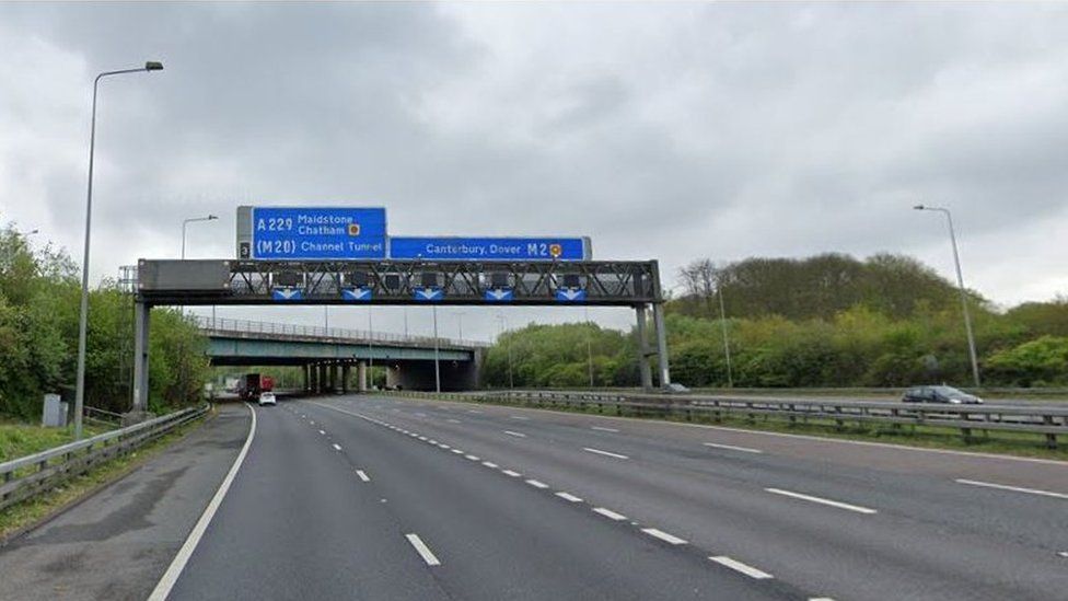 M2 crash: Man dies after crash near Rochester - BBC News