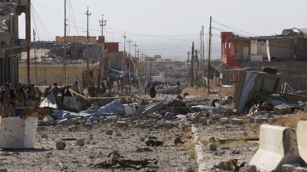 Battle for Sinjar: IS-held town in Iraq 'liberated' - BBC News