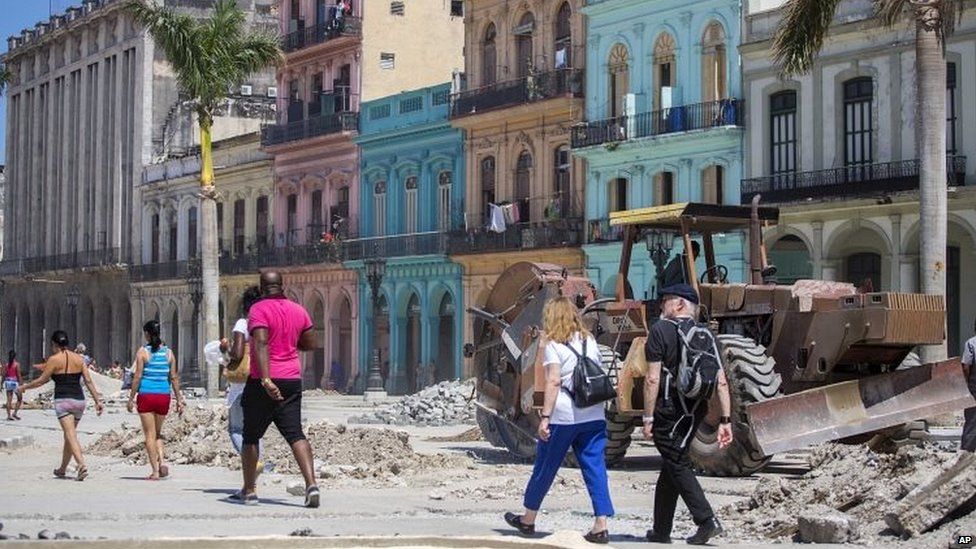People walk amid renovation work in central Havana 10/03/2016